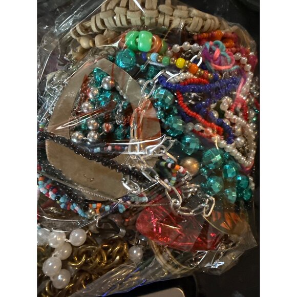 4lb 0.5oz Mixed Crafting Jewelry Beads & Components For Repurposing - Picture 2 of 3